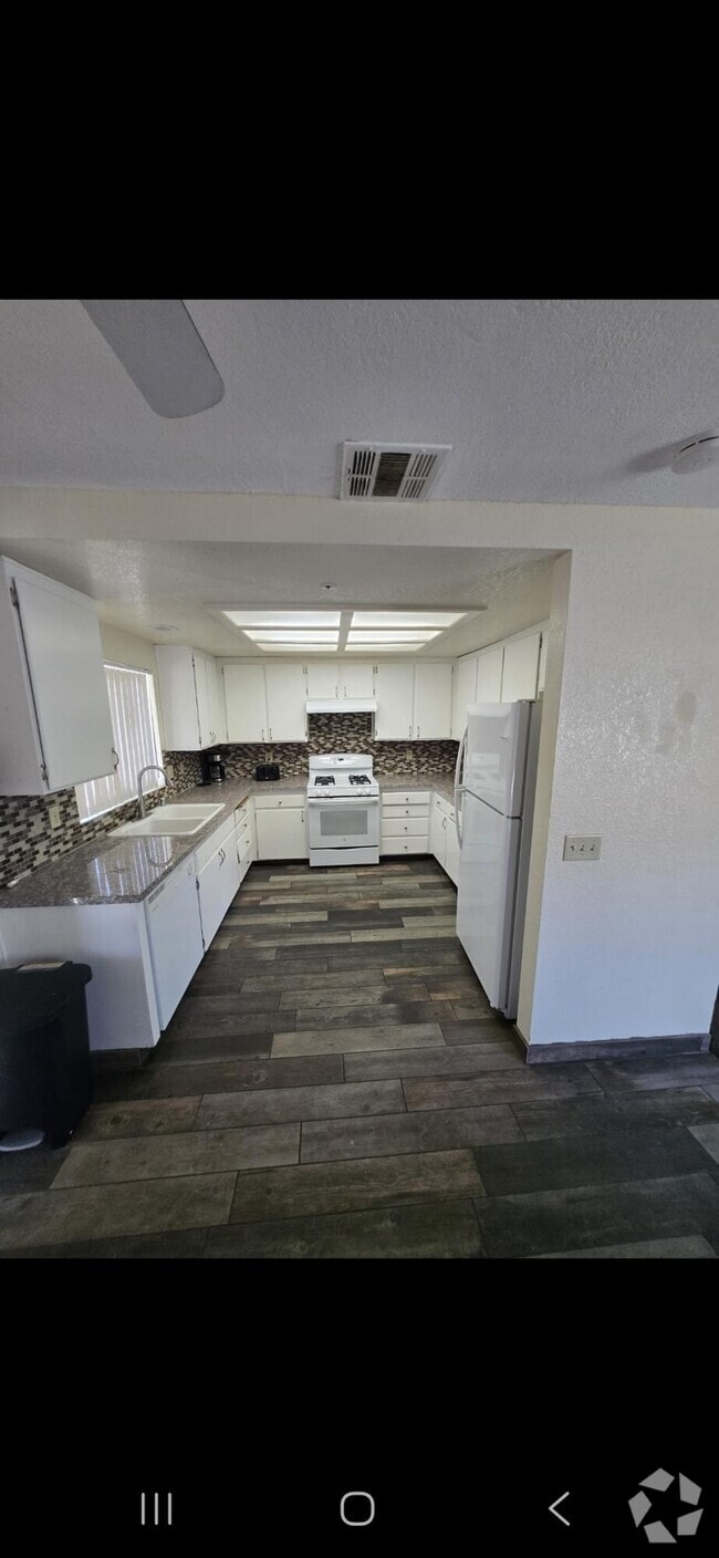 Building Photo - 13595 Sarita Dr