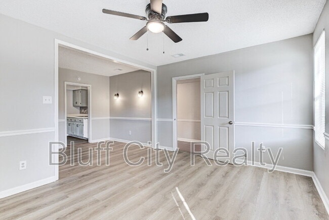 Photo - 819 Watson St House