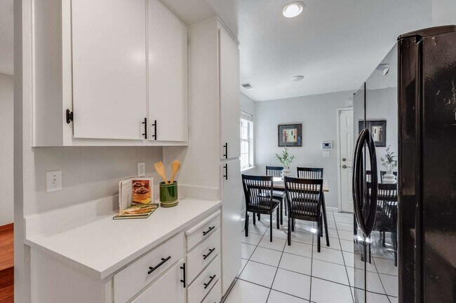 Foto del edificio - 4235 Sheldon Cir