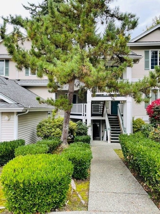 Building Photo - 2 Bedroom Plus Den Townhome in Bothell!