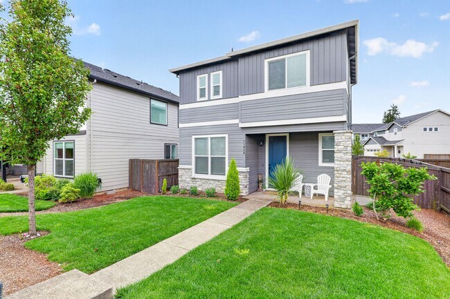 Foto del edificio - Modern Happy Valley Home with Open-Concept Living & Private Yard
