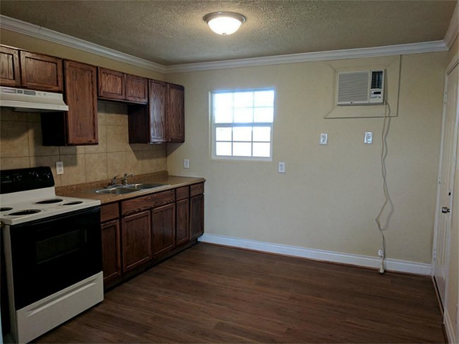 Building Photo - 9310 Redford Ave
