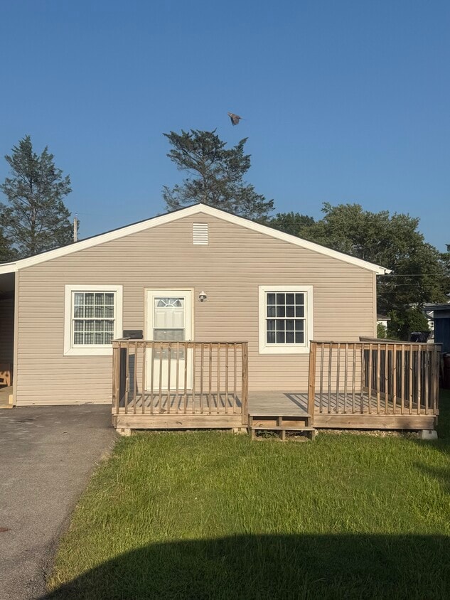 Primary Photo - 224 N Yencer St