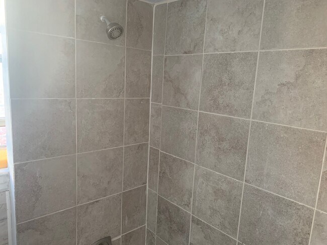 Building Photo - 412 Main St