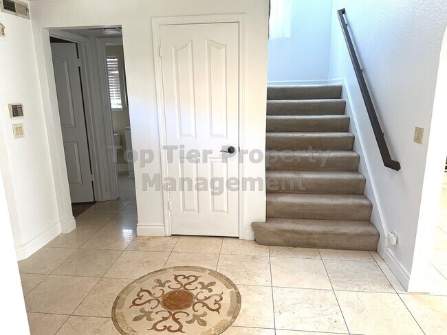 Building Photo - Beautiful 3 Bed / 2.5 Bath / 2,211 Sqft Sa...