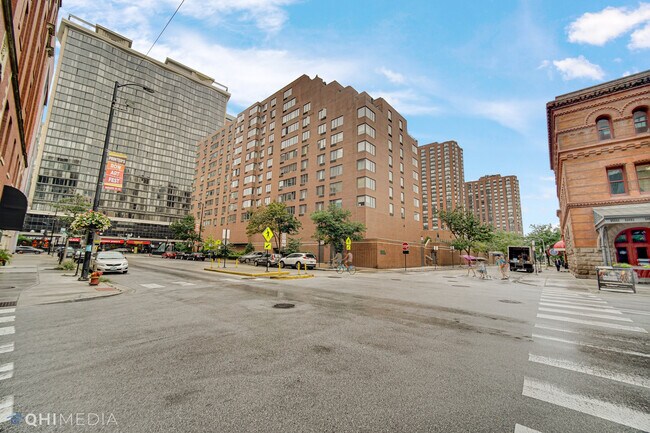 Foto del edificio - 801 S Plymouth Ct
