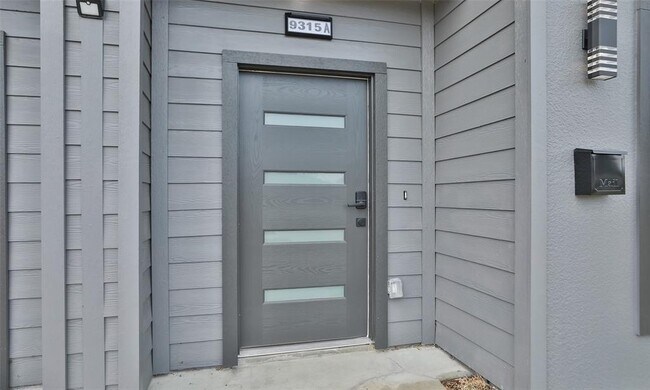 Foto del edificio - 9315 Ashville Dr