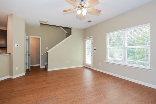 Building Photo - 504 Hill Crest Cir