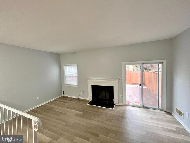 Building Photo - 9824 Oakdale Woods Ct