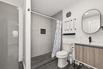 Building Photo - 707 Montclair Blvd