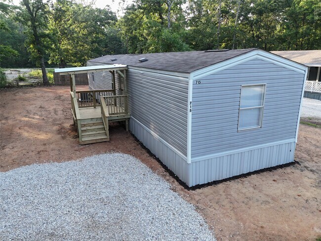 Foto del edificio - 715 Windwood Dr