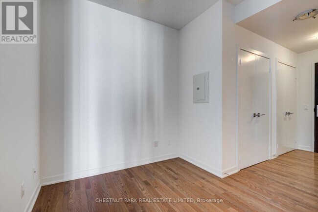 Photo du bâtiment - 770-1770 Bay St.