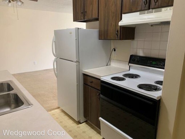 Foto del edificio - 2555-2557 Wedgewood Rd