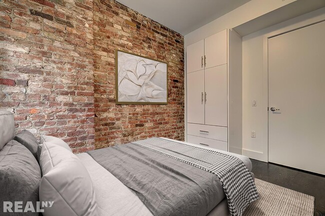 Building Photo - 143 Ludlow St