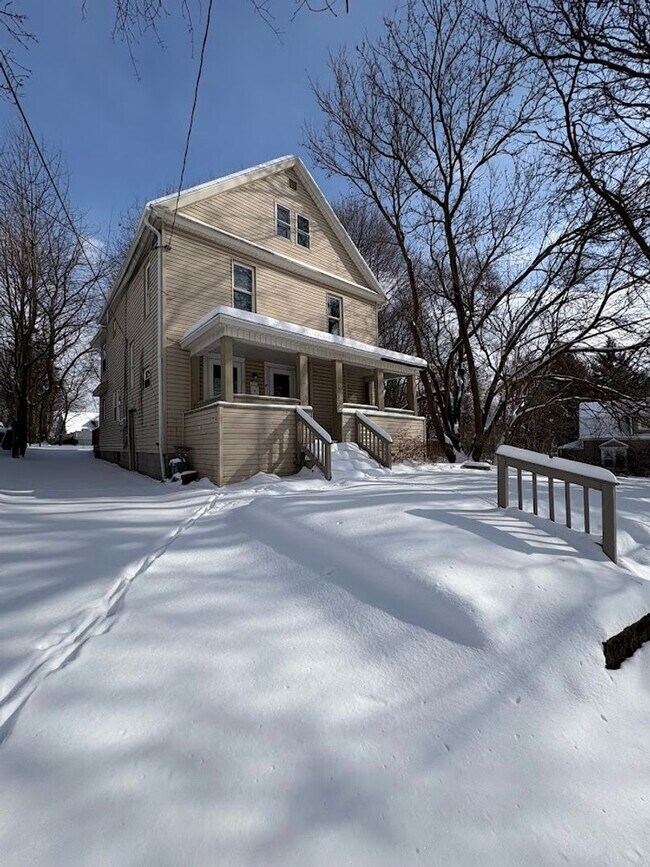 Building Photo - 729 Mallison Ave