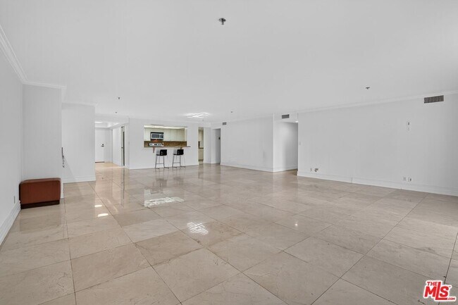 Building Photo - 10660 Wilshire Blvd