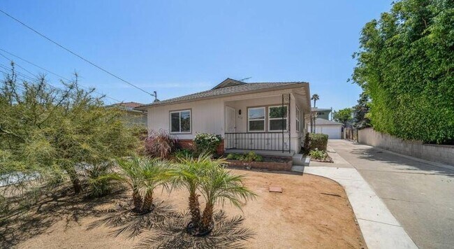 Front house Unit - 612 E Regent St