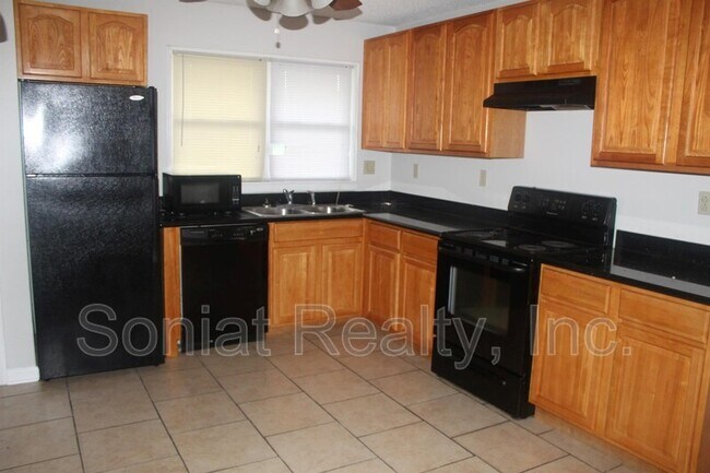 Foto del edificio - 4826 Chrysler St