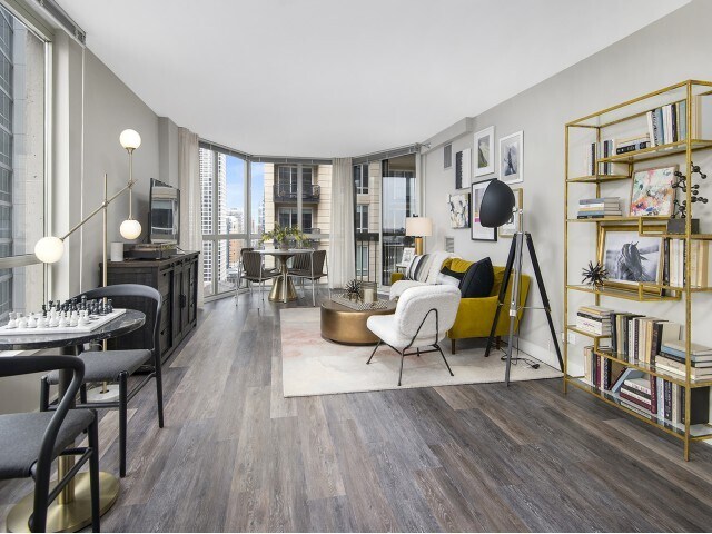 Building Photo - 875 N State St