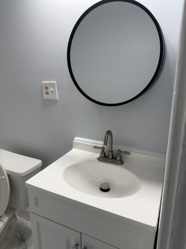 Building Photo - 3426 Woodburn Ave