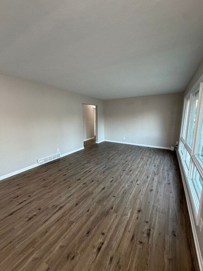 Foto del edificio - 3803 10th Ave Pl