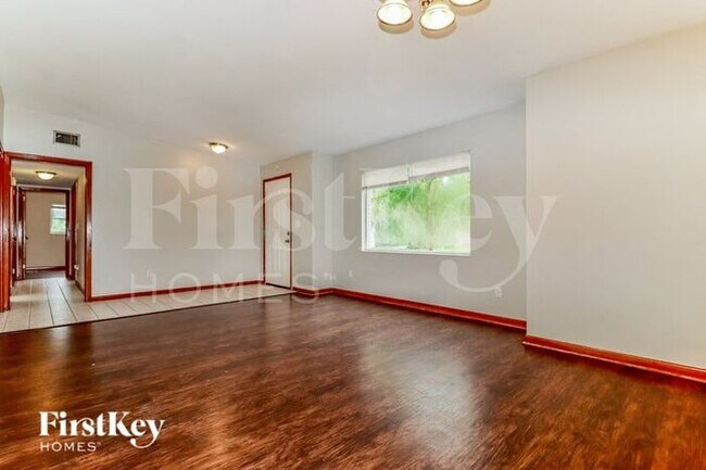 Foto del edificio - 6604 Orangewood Terrace