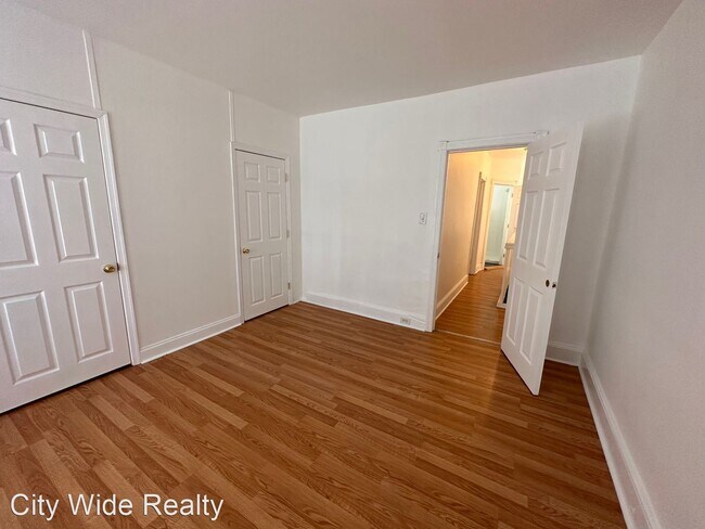 Building Photo - 3 br, 1.5 bath House - 2018 E Birch street