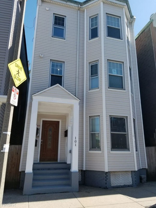 Foto del edificio - 2 br, 1 bath House - 101 Chelsea St 1