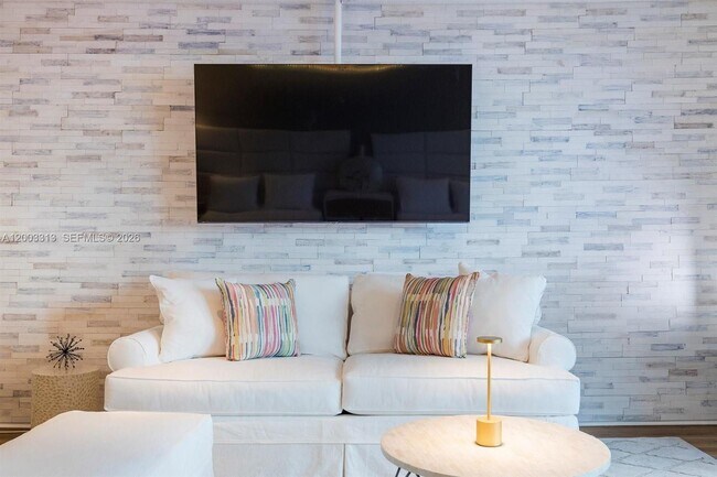 Foto del edificio - 2301 Collins Ave