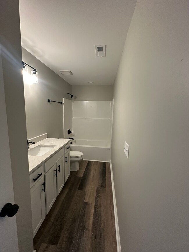 Foto del edificio - 7057 Caravan Dr