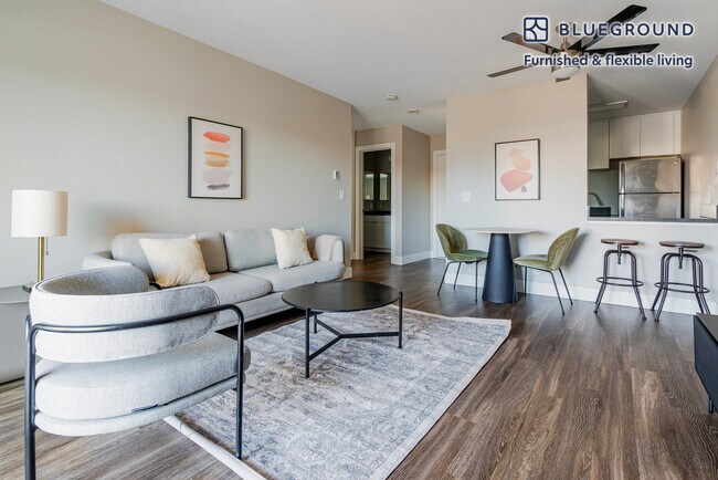 Foto del edificio - 900 E Hillsdale Blvd