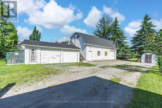 Building Photo - 223 Phillips St