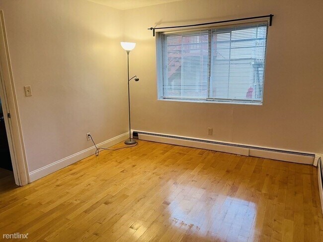 Building Photo - 2 br, 1 bath Condo - 547 Adams St