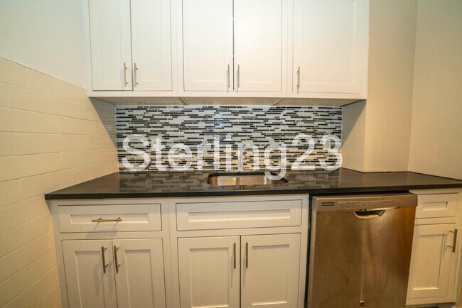 Building Photo - 60 Hinckley Pl