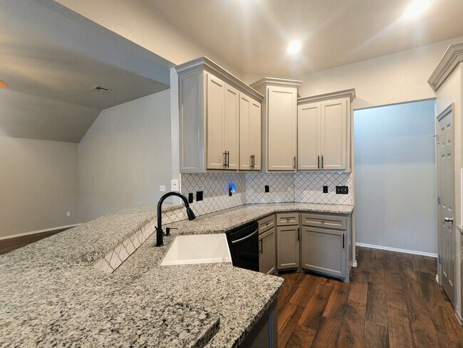 Building Photo - 3 Bed + Bonus Room | 3-Car Garage | Pergola | Moore Schools