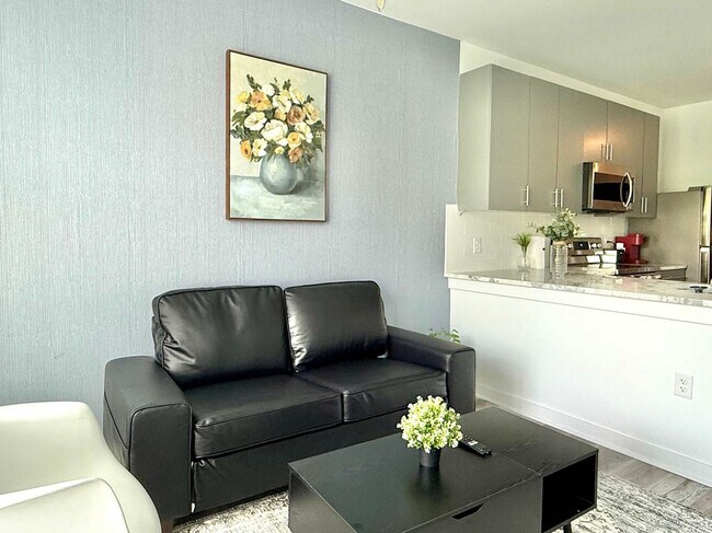 Building Photo - 525 Parkway Dr NE