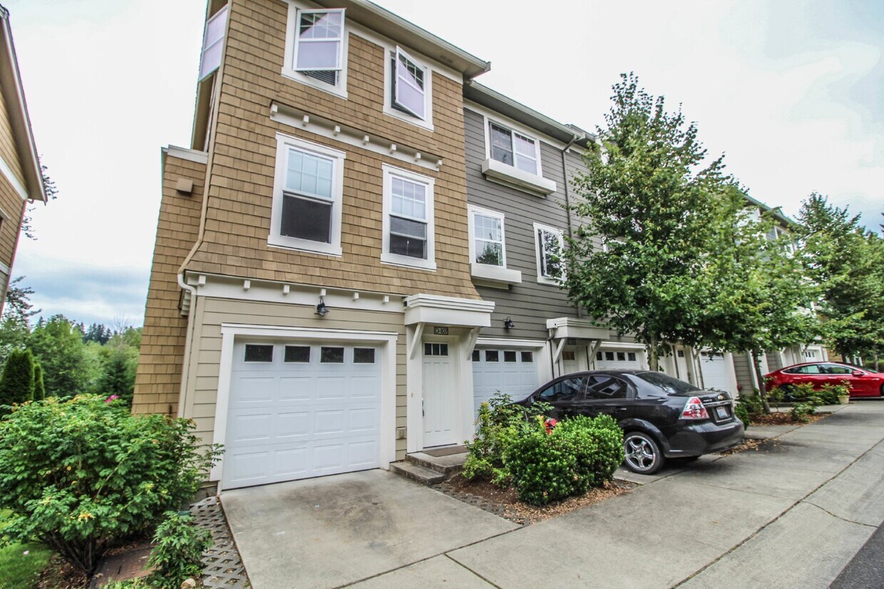Foto principal - 2bed/2bath Lake Boren Townhome with greenb...