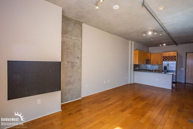 Foto del edificio - Modern Downtown 1Bdm 1Ba Condo at Juhl!
