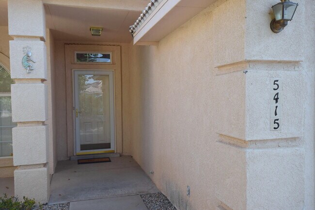 Foto del edificio - 5415 Kokopelli Ct NW