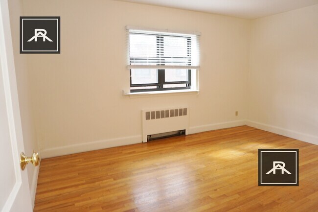 Building Photo - 32 Harvard Ave