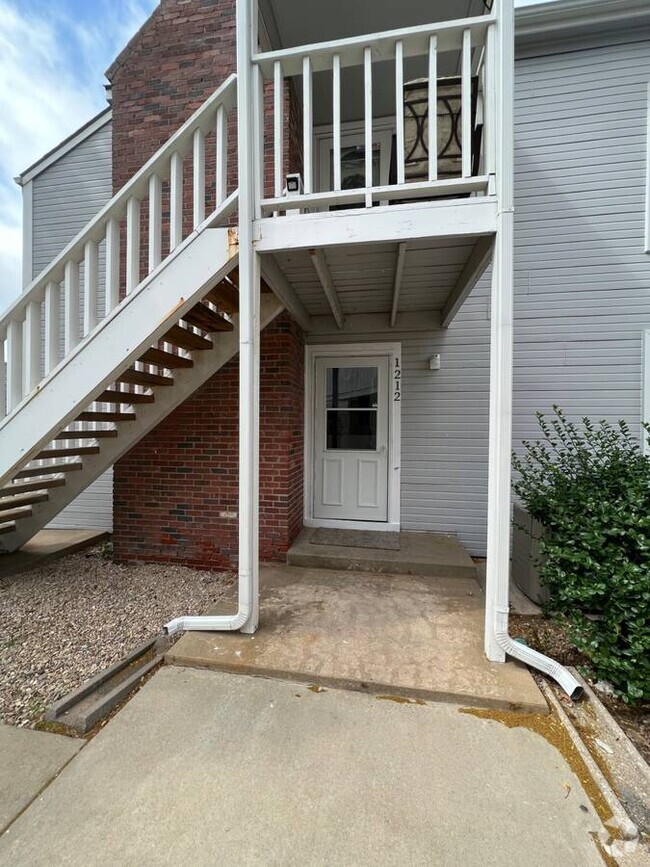 Building Photo - 1717 S Cypress St