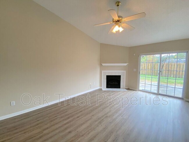 Photo - 1366 Pinnacle Ln Apartment