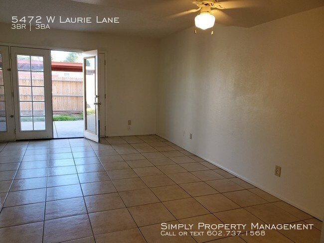 Foto del edificio - Spacious 3 bedroom 2.5 bathroom Townhouse!