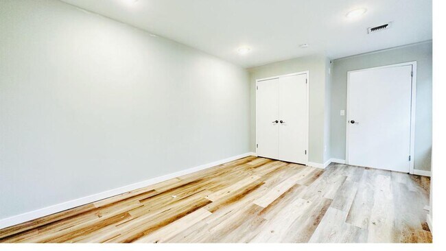 Building Photo - 83 Warren St