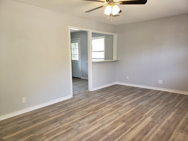 Building Photo - 1820 Meadowlark Ln