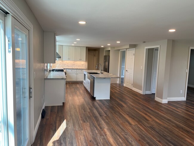 Building Photo - 2218 Glenn Echo Dr