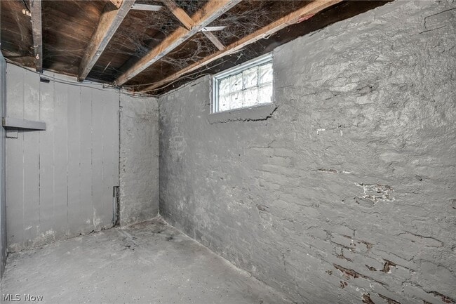 Building Photo - 2049 W 85th St