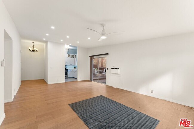 Foto del edificio - 2160 Lake Shore Ave