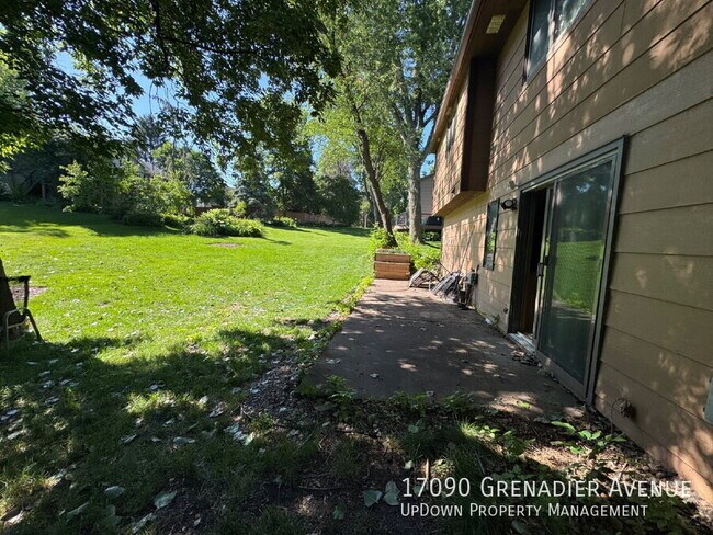 Foto del edificio - 17090 Grenadier Ave