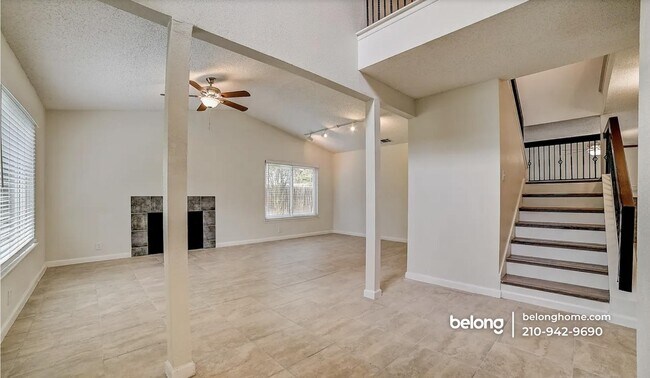Foto del edificio - 9710 Fortune Ridge Dr